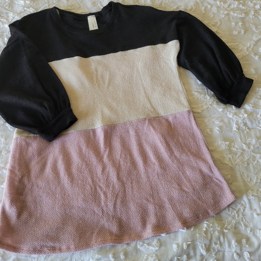 Short sleeve black & pink sweater top